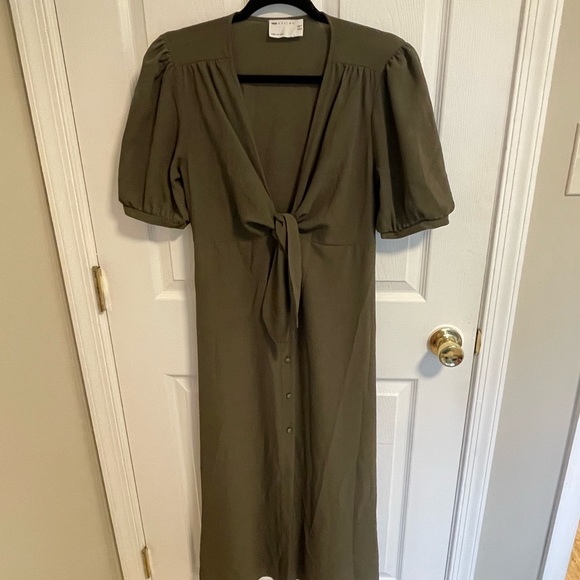 ASOS DESIGN tie front button through midi dress in khaki - Picture 2 of 4